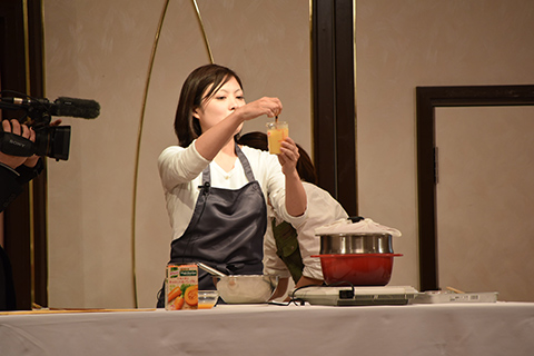 調理デモンストレーション： 「時間栄養学に基づいた健康スープレシピ」 ／ 古谷彰子先生